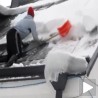 Завејан у свом дворишту