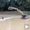 Багер + скије = скијање на води
