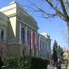 Транспарентно, али не скроз