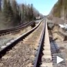 Тиха вода пругу рони