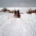 Пештер и даље завејан