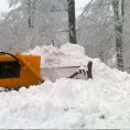 Снег се полако топи