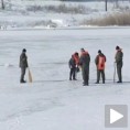 Разбијање леда на Облачинском језеру