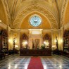 Парфимерија краљица, глумица и песника
