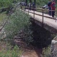 Ако вода обиколи мост...