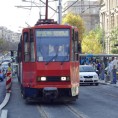 Трамвај искочио из шина