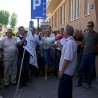 Протест због неоверених књижица