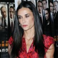 Хистерија због Ештонових и Милиних пољубаца