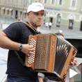 Зоран свирао хармонику 35 сати!