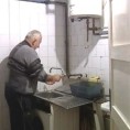 Помоћ избеглим лицима