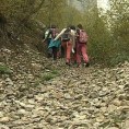 Девет ђака, девет километара до школе