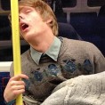 Тихо, ноћи, моје злато спава... у метроу!