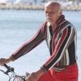 Није довољно што се сам унесрећио?