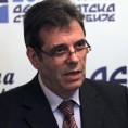 Коштуница: Влада води Србију у економски слом