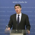 Милановић: Референдум о ћирилици је срамота