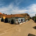 Задња кућа, Србија