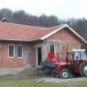 Крађа трактора, притисак на Србе повратнике