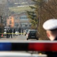 Дилера чувало 150 паса и два вука