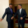 Чепурин уручио Вучићу честитку Медведева