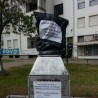 Лесковац, oскрнављена биста револуционара 