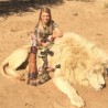 Има 19 година, а лови слонове и носороге