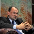 Кацин: Србији не треба ласкање