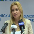 ДС: Смањење плата није реформа