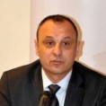 Петровић: Вучићева политика штити Србе 