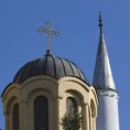 Македонија између крста и полумесеца