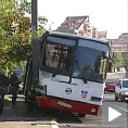 Аутобус ударио у бандеру, осморо повређено