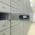 Клијент банке пљачкао сефове