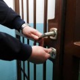 Притвор супружницима због силовања пасторке