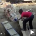 Човек против ласера!