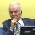 Младић уклоњен из суднице због гласнe приче