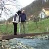 Без моста и пута до куће 