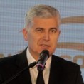 Вучић уручио Човићу награду бањалучког листа