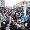 Оружари против новог директора 