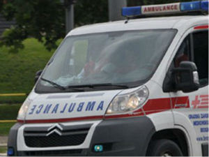 Девојка која се отровала превезена на ВМА