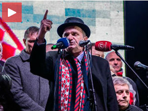 Главаш од "селотејпа" до Фејсбука