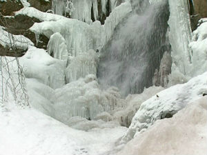 Водопад Јеловарник под ледом