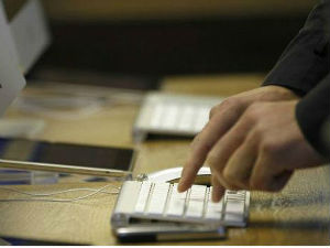 Украден код за праћење мобилних телефона, на мети и Србија 