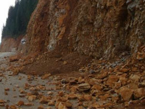 Уклоњен одрон са пута Поречки мост - Ђердап