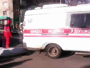 Возило украјинске војске налетело на жену с децом
