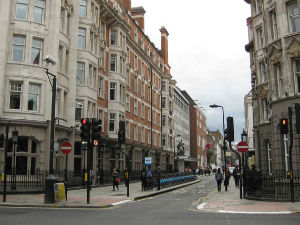 Фамилиологија