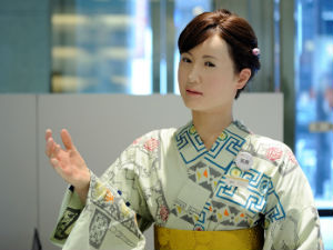 Робот-продавачица добила посао