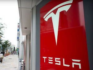 „Тесла“ представља „модел 3“ у марту 2016. године