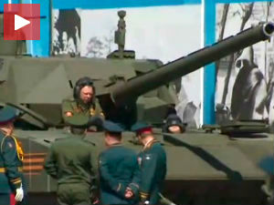 „Армата“ издала на проби параде?!