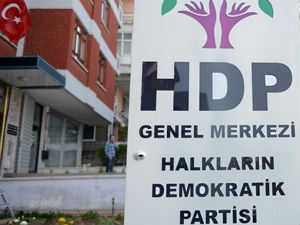 Напад на штаб прокурдске партије, шест повређених 