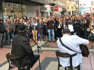 „Галија“ изненадила Нишлије свирком на улици!