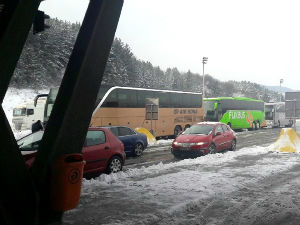 Опрез због леда, теретњаци чекају на Батровцима